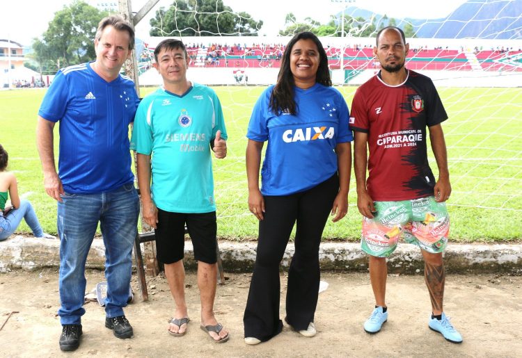 CUPARAQUE: Realiza jogo entre Máster, amigos do Ceará x seleção de Cuparaque e Aldeia,
