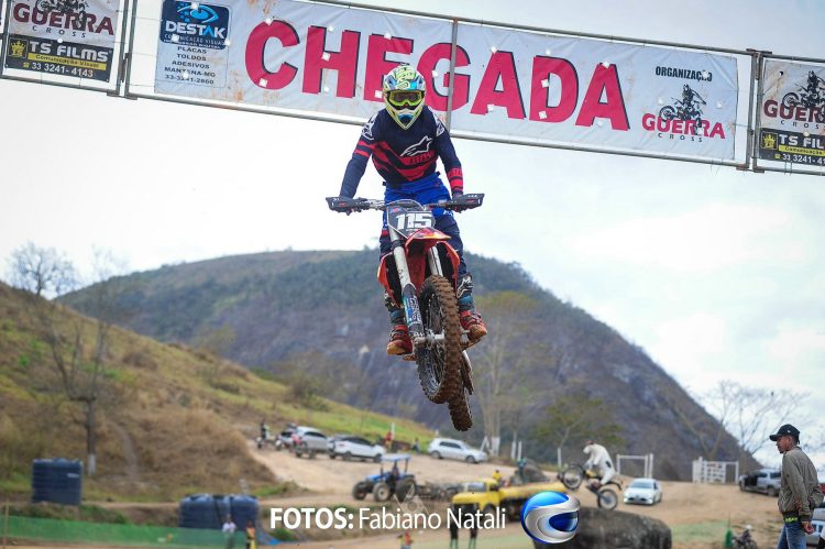 ITABIRINHA: Piloto capixaba quue sofreu acidente em competição de motocross em Itabirinha era filho único