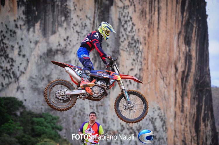 ITABIRINHA: Piloto capixaba quue sofreu acidente em competição de motocross em Itabirinha era filho único