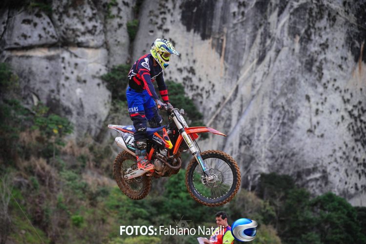 ITABIRINHA: Piloto capixaba quue sofreu acidente em competição de motocross em Itabirinha era filho único