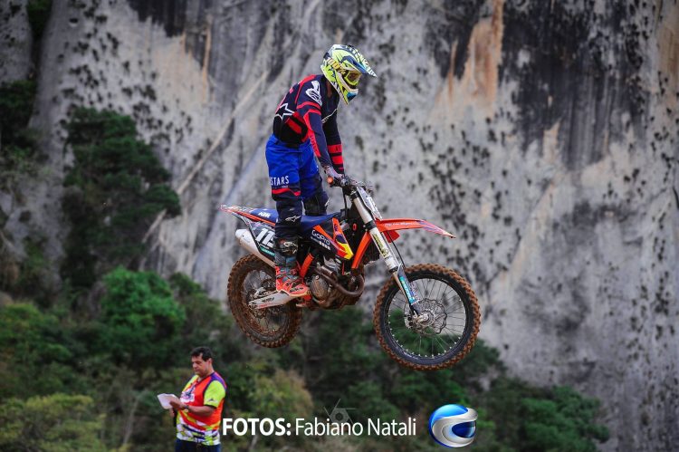 ITABIRINHA: Piloto capixaba quue sofreu acidente em competição de motocross em Itabirinha era filho único