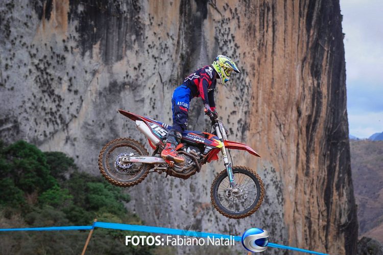 ITABIRINHA: Piloto capixaba quue sofreu acidente em competição de motocross em Itabirinha era filho único