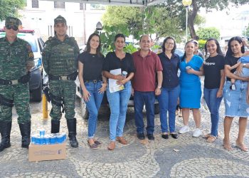 MANTENA: Prefeitura e secretaria de meio ambiente comemoram a Semana da Água, com entrega de mudas e dá orientações.