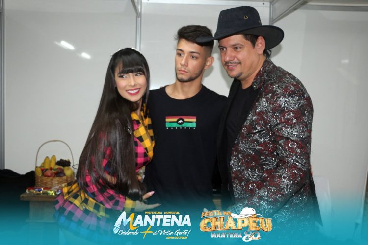 Don e Juan surpreenderam o público na Festa do Chapéu em Mantena, cantando e encantando a multidão presente na Praça Edite Trindade