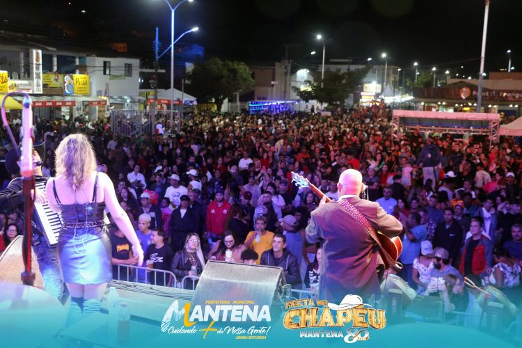 Don e Juan surpreenderam o público na Festa do Chapéu em Mantena, cantando e encantando a multidão presente na Praça Edite Trindade